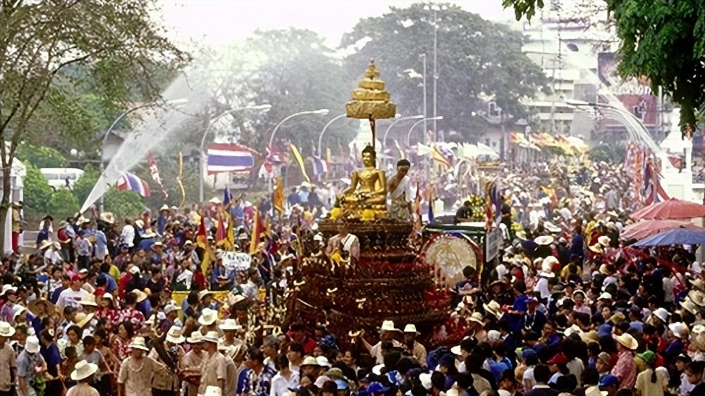 泰国泼水节不只打水仗！你不知道的宋干节6知识、4习俗