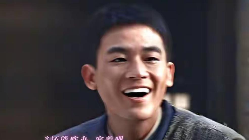 欧豪妈妈亮相：长相标致气质优雅，难怪儿子能如此优秀