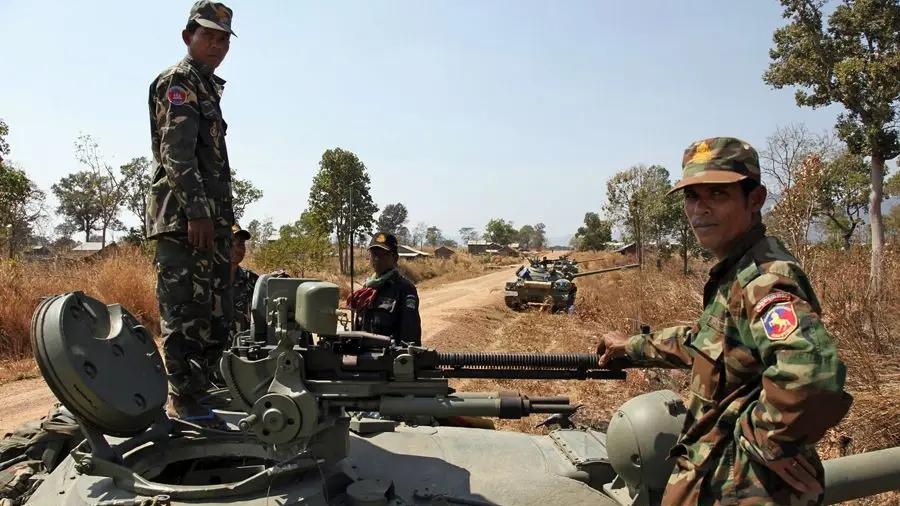 泰国要拼死一搏！柬埔寨这下老实了，虽签署停火协议，但执行困难