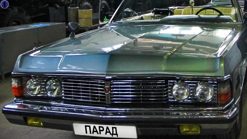 特别车库中的独特仪仗用“海鸥”GAZ-14-05型号的豪华轿车