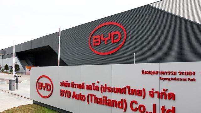 特朗普降服越南：要把中国从全世界供应链挤出去！刺刀见红提前！