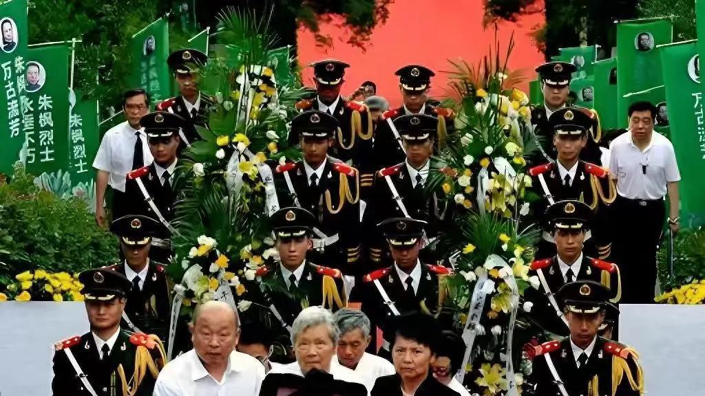 朱枫养女阿菊晚年终于明白，养母为啥与她断绝关系？答案让人心酸