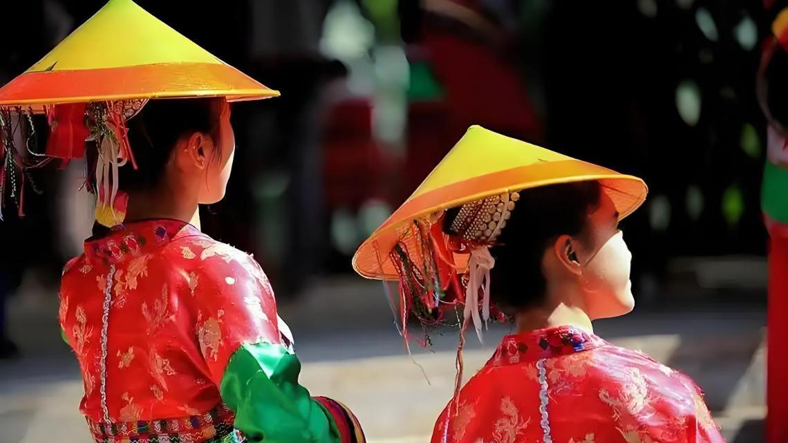 中国民族服饰.网址：探索中国民族服饰新平台