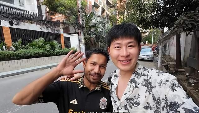 泪崩！他因阶级禁令躲肯德基，中国兄弟送三轮车改写后半生