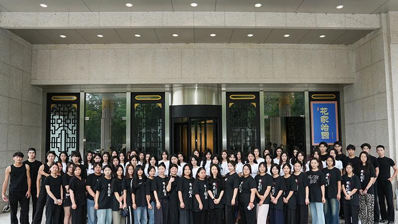 女生学化妆哪里好 20年老校北京瑞尚创美给你答案