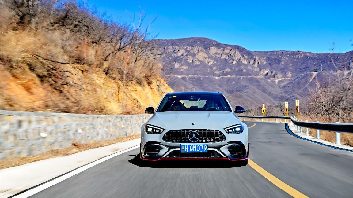 8缸变4缸！不再令人生畏的C63变得更强了？试驾梅赛德斯-AMG C 63 S E PERFORMANCE F1特别版