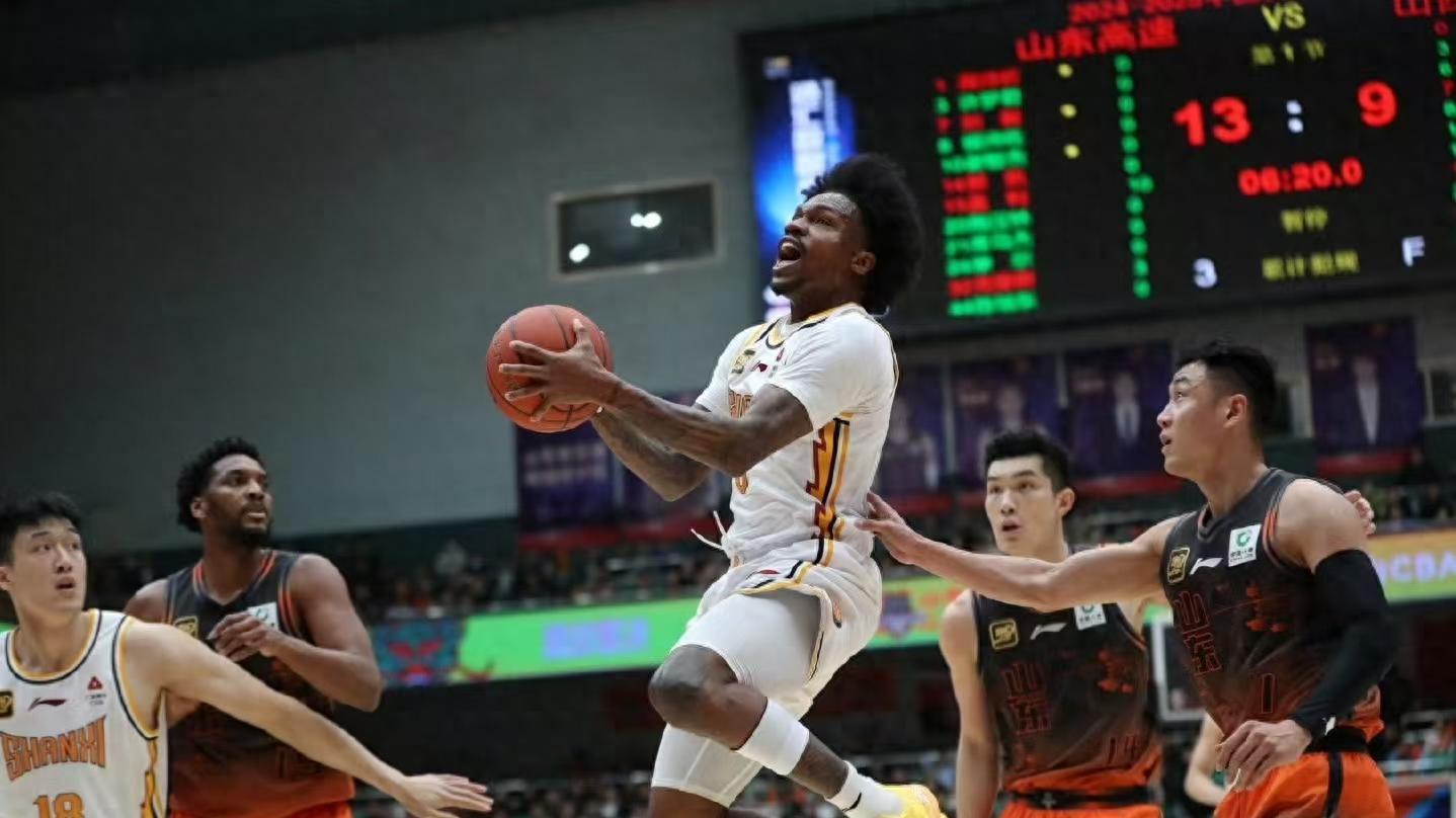 CBA黑马对决：山西120-119险胜山东，主队11连胜遭终结。