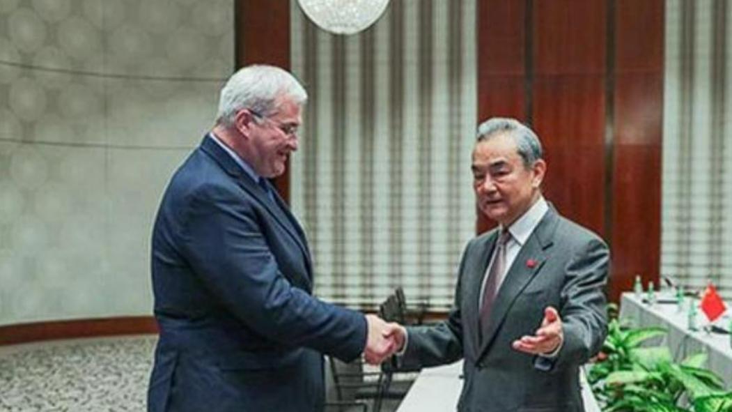 战争将结束？中乌代表在德国谈妥，王毅开门见山，31国抱怨也没用