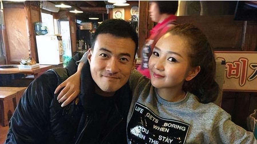 婚内出轨却倒打一耙，三个孩子两个爹，“超女”何洁哪来的勇气？