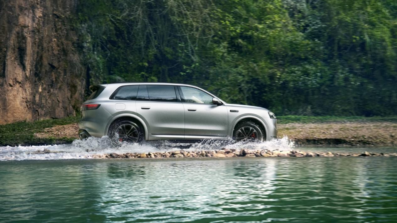 问界M8荣膺CA-CAP五星认证，创历史最高分纪录！