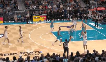 大洛佩斯&巴图姆外线连中两记三分，快船领先20分打停黄蜂