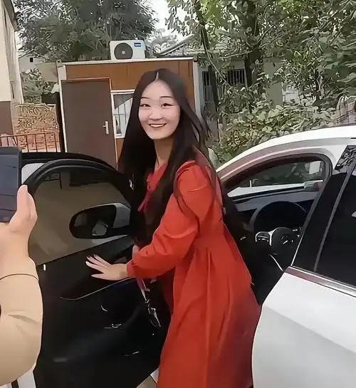 可怜的陈亚楠，公主身子丫鬟命，再看大衣嫂，抱着大胖孙子多开心