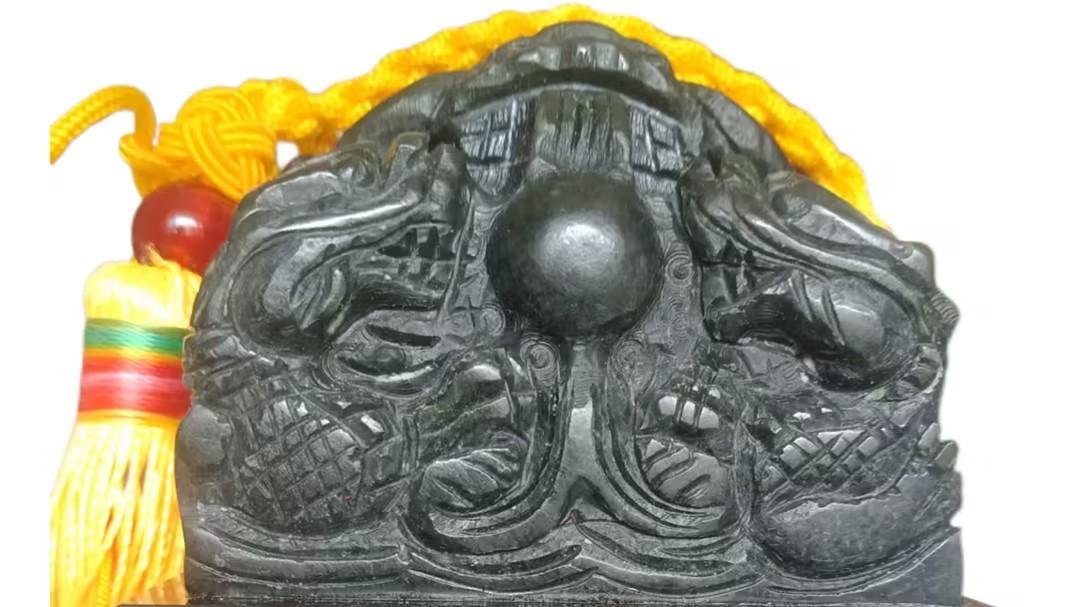 2131-和田玉建军徽宝：墨玉里的强军魂与时代珍藏价值