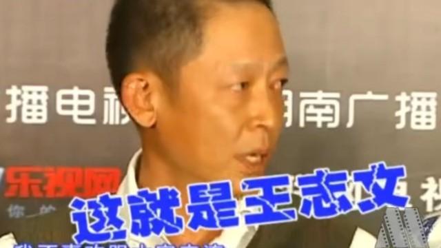 59岁王志文曝近照，打高尔夫被偶遇，脸上发福明显，身材依旧挺拔