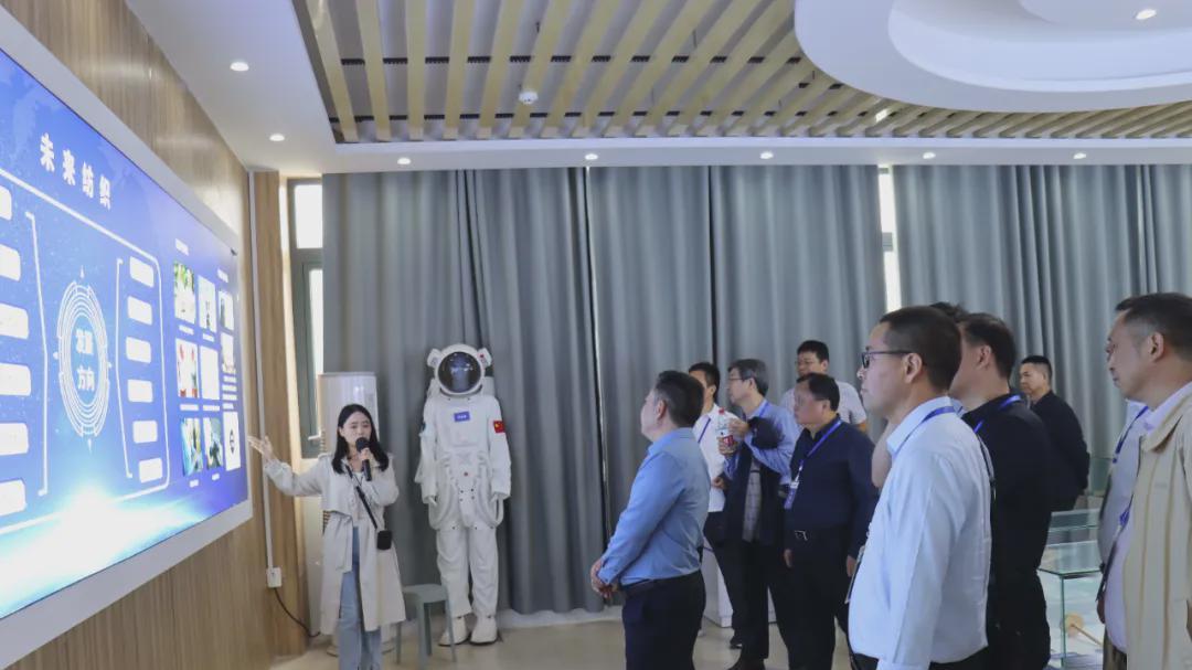 信阳市教育系统调研团到信阳工程职业学院调研