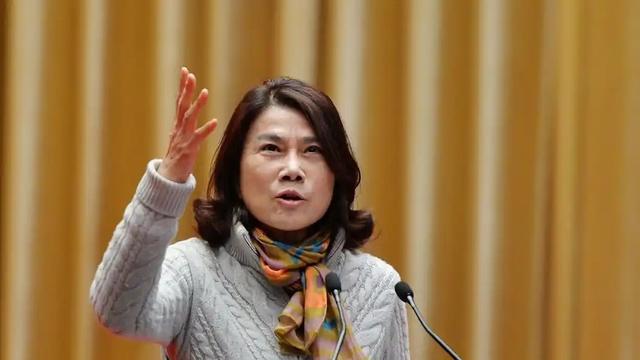 董明珠间谍论争议升级！胡锡进要求她公开道歉：严重诋毁海归