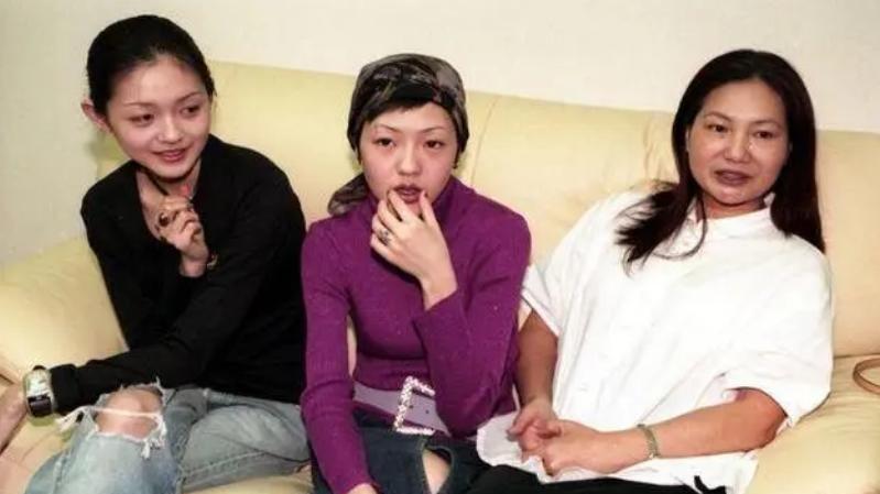 黄春梅小S未现身，具俊晔捧骨灰盒，大S葬礼隐藏了什么秘密？