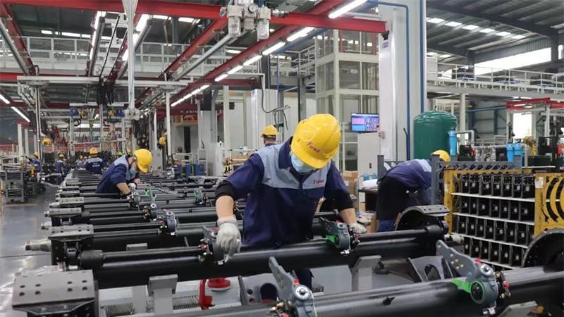 50年后中国人口腰斩至5.8亿！少子化啥原因？人少了真的好过吗？