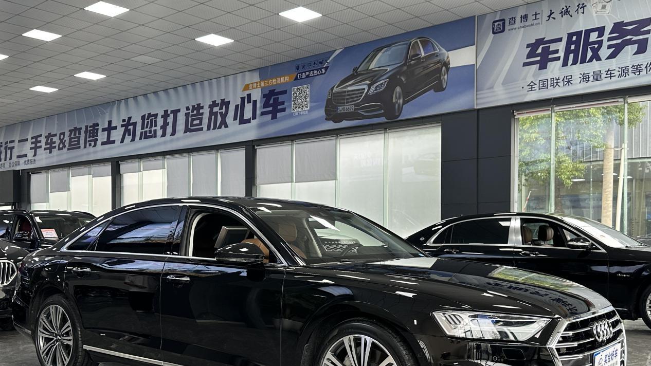 尊享5.7秒破百激情，2021款奥迪A8L，一手车况，性能与豪华兼得！