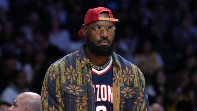 建议交易詹姆斯！皮尔斯净说大实话，湖人为难，东契奇态度成关键