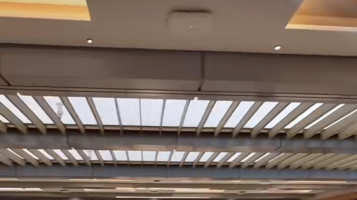 林建岳邱达昌俩豪门聚餐，子女打成一片，林恬儿搂着父亲义父合照