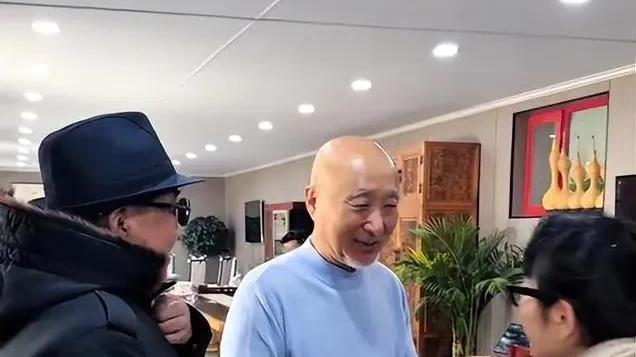 朱时茂罕见分享聚会照片，姜昆热烈交谈，陈佩斯低调出现