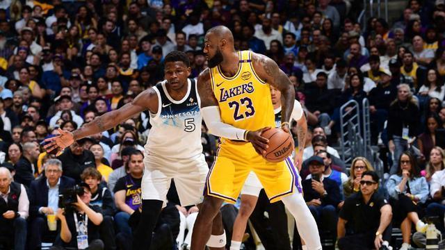 慢镜还原爱德华兹被驱逐”始末，湖人铁闸1吵1抢”所致