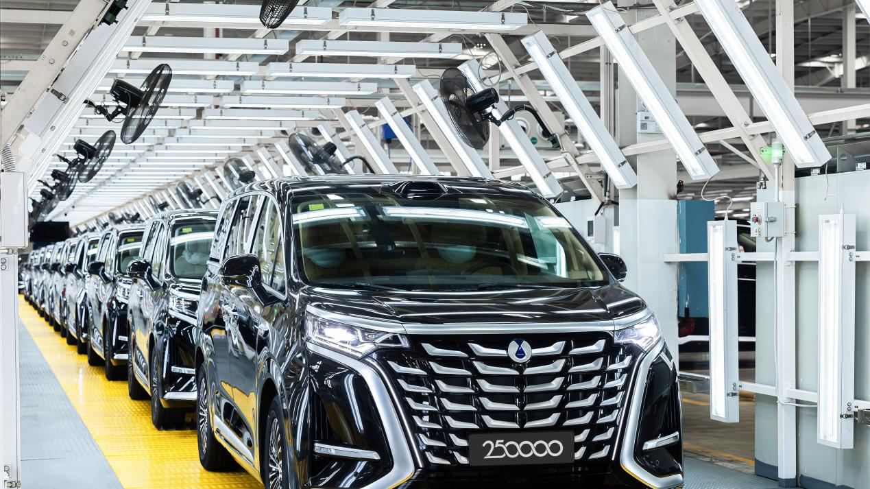 腾势D9第25万台量产车下线！它凭什么成为高端人士的“社交名片”？