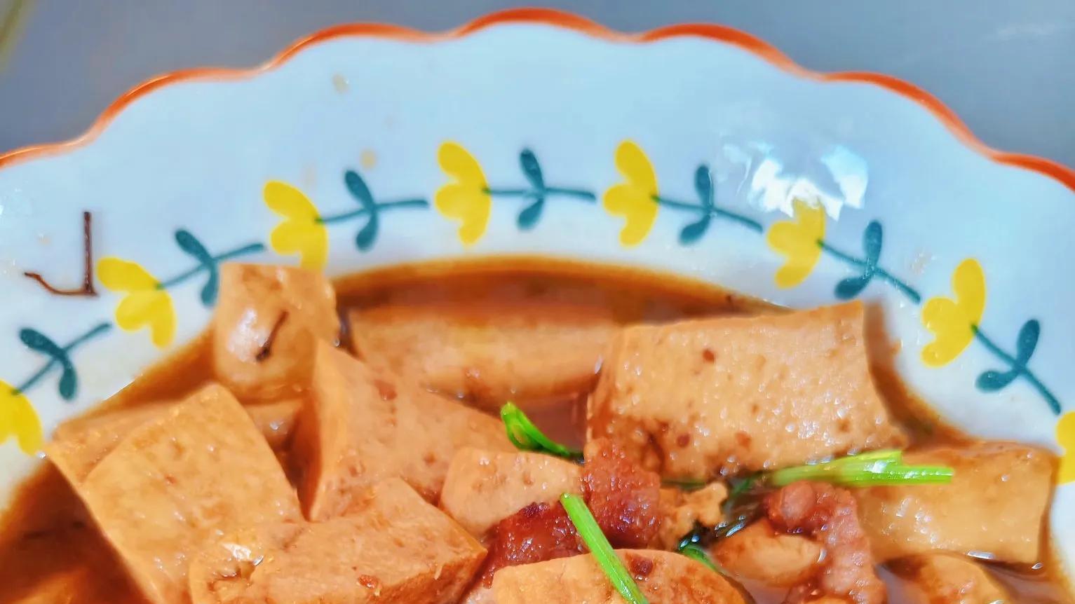 就这个家常酱烧豆腐，裹满酱汁的诱惑，筷子根本停不下来