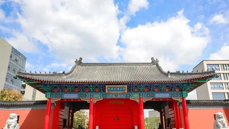 江苏这所211，为部属高校，省内今年投档最低线607分，因区位劣势吸引力降低，曾差点成为985，学风