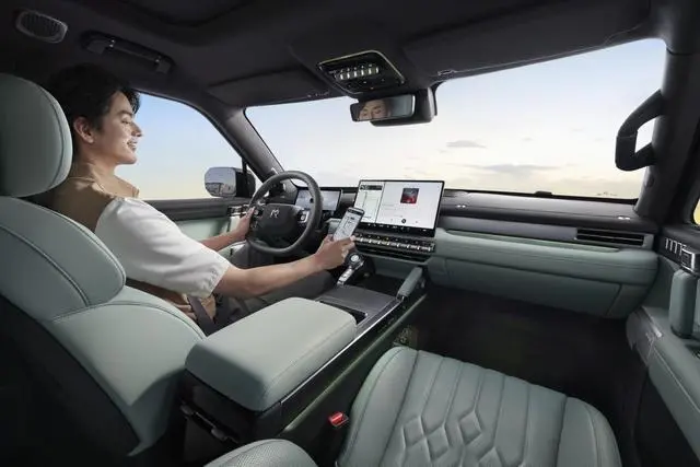 猛士M817能闯山野，更藏着让长辈坐得舒服的“小心思”