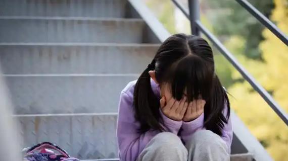 锤上加锤！台湾何炅再被查出藏涉12名少女的586部性影像！