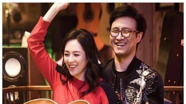 46岁章子怡现身成都，没有美颜滤镜，真实状态流出，膝盖尤为抢镜
