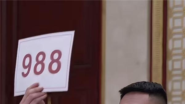 巅峰对决！当代国画《凝神》以天价领跑秋拍