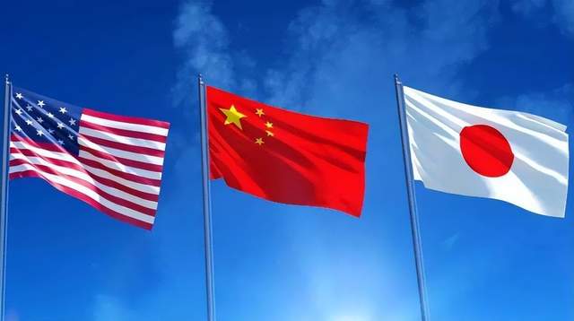 辽宁舰编队直插东京门户！美国航母抵达，日本航母也出动了