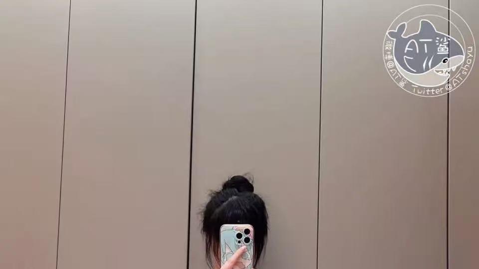 练舞蹈的小姐姐