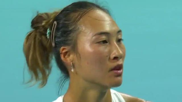 26！57！郑钦文完败，对阵萨巴伦卡6连败，无缘4强奖金137万