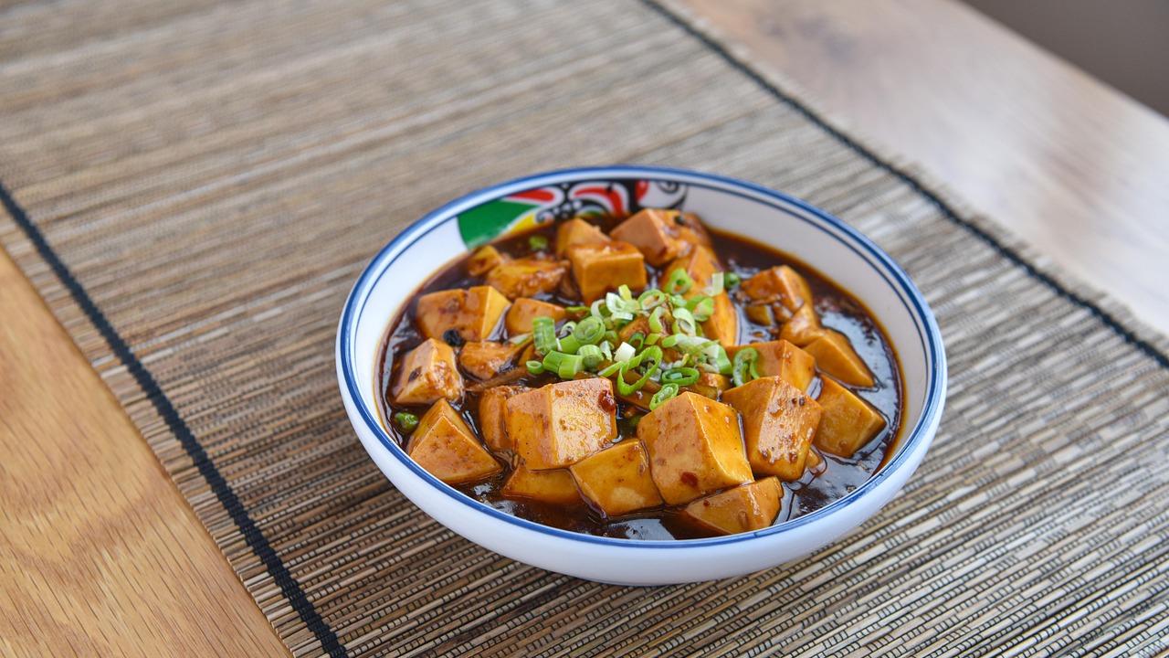 贡乃辣椒脆烤鸡点燃平凡午间 简单三道暖食轻安抚疲惫灵魂