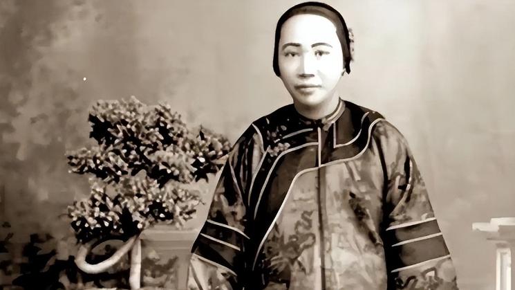 兄长穷得娶不起，妹妹丑得嫁不出，两人结合生下一儿子威震天下