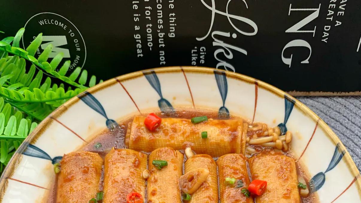 一口爆汁的金针菇豆皮卷：懒人也能搞定的家常鲜滋味