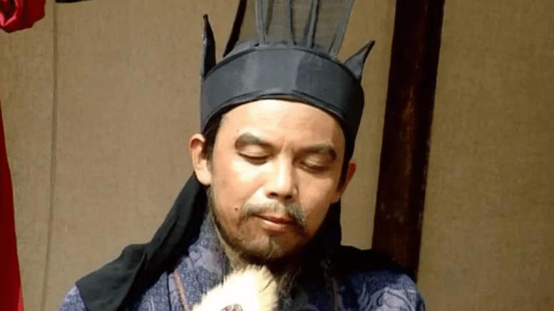 诸葛亮认为必占荆州，庞统却说荆州不能要，两人的水平立见高低