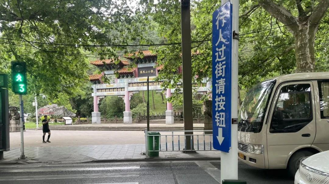 贵州遵义旅行：江边自画像