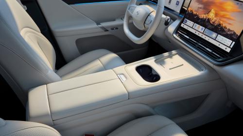 东风奕派2026款eπ008五座版上市，林永健助力