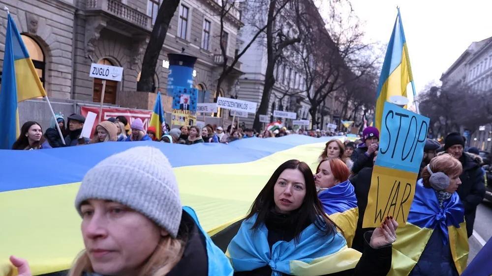 英国反制开始亲俄的特朗普、对抗普京：对俄罗斯实施最大规模的制裁！