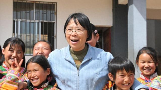 同样是演张桂梅校长，把宋佳和海清放在一起，两者差距显而易见