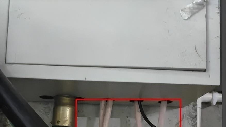 爆炸危险环境中电缆必须全程穿管或桥架或防爆挠管吗？