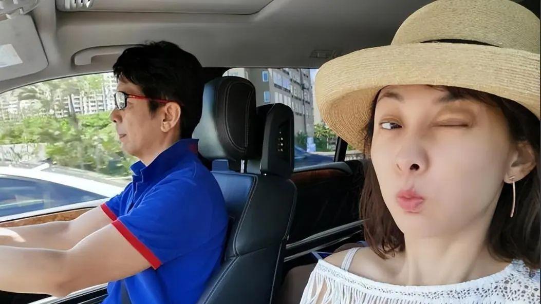 52岁牛莉官宣离婚风波，事后删除动态，让人疑惑，工作室做出回应