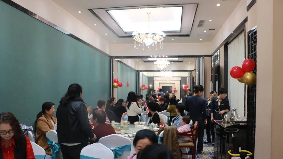 恭喜！他们结婚了！