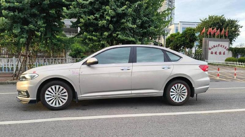 大众朗逸后视镜功能扩展，电子防眩目+加热，雨天视野更清晰