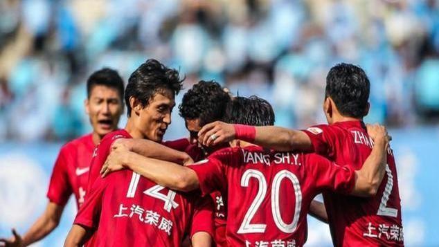 上海上港足球俱乐部新赛季展望：莱昂纳多的回归与穆斯卡特的“三把火”